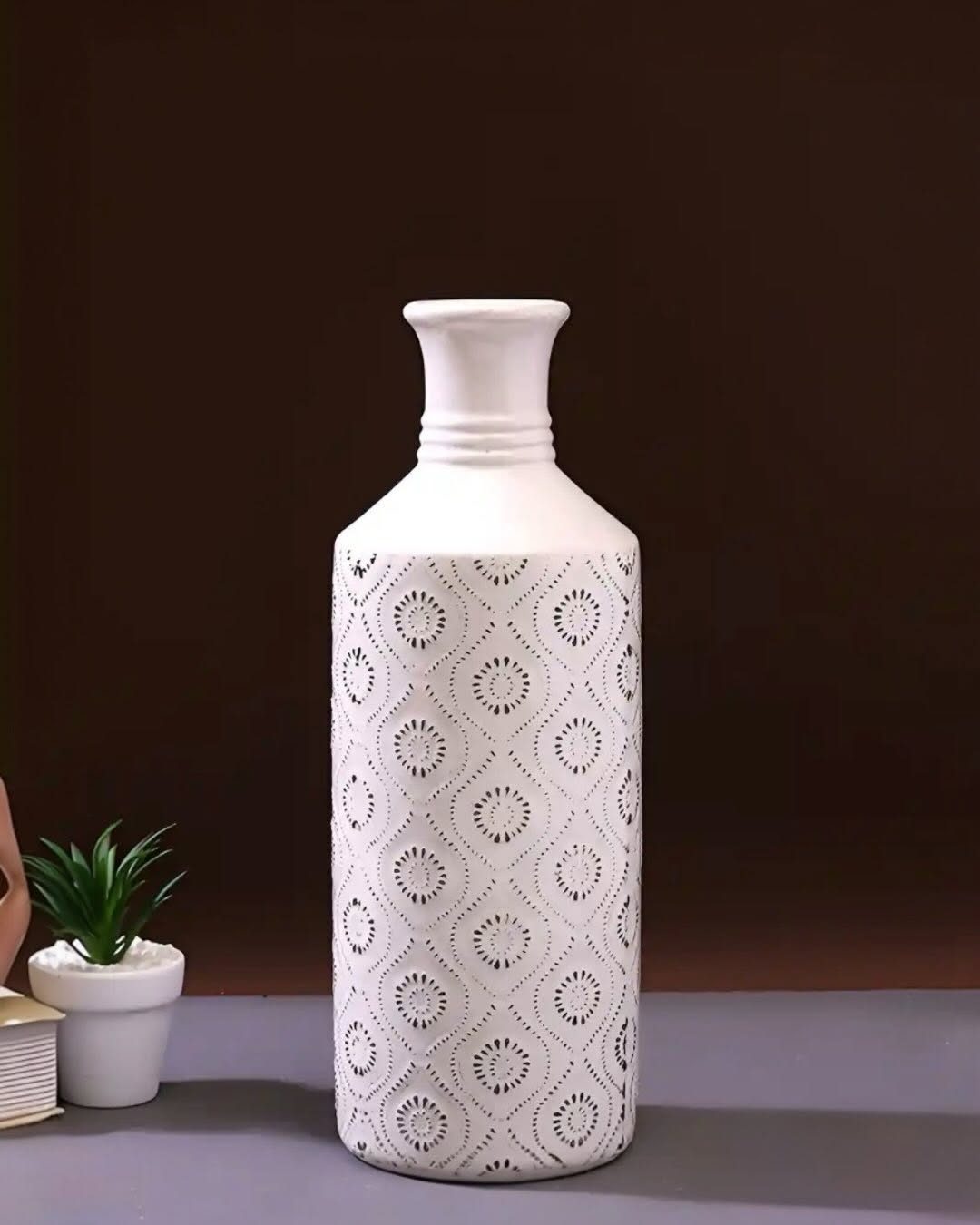 Patterned ceramic table vase